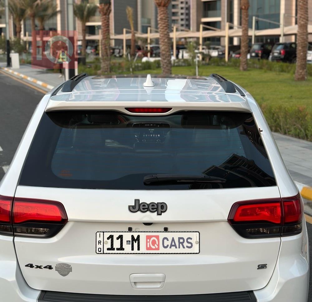 جیپ گراند شیرۆکی